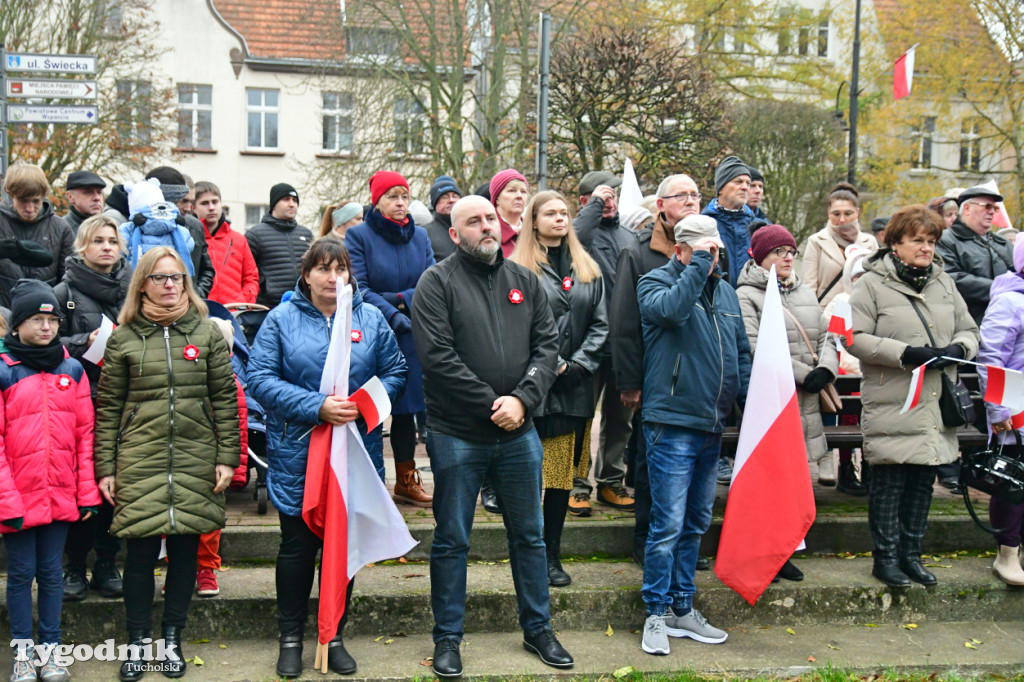 Święto Niepodległości w Tucholi. Tłum przemaszerował pod pomnik