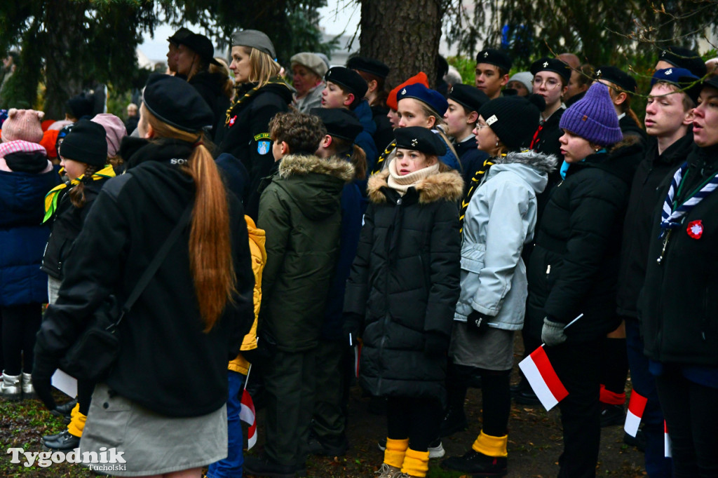 Święto Niepodległości w Tucholi. Tłum przemaszerował pod pomnik