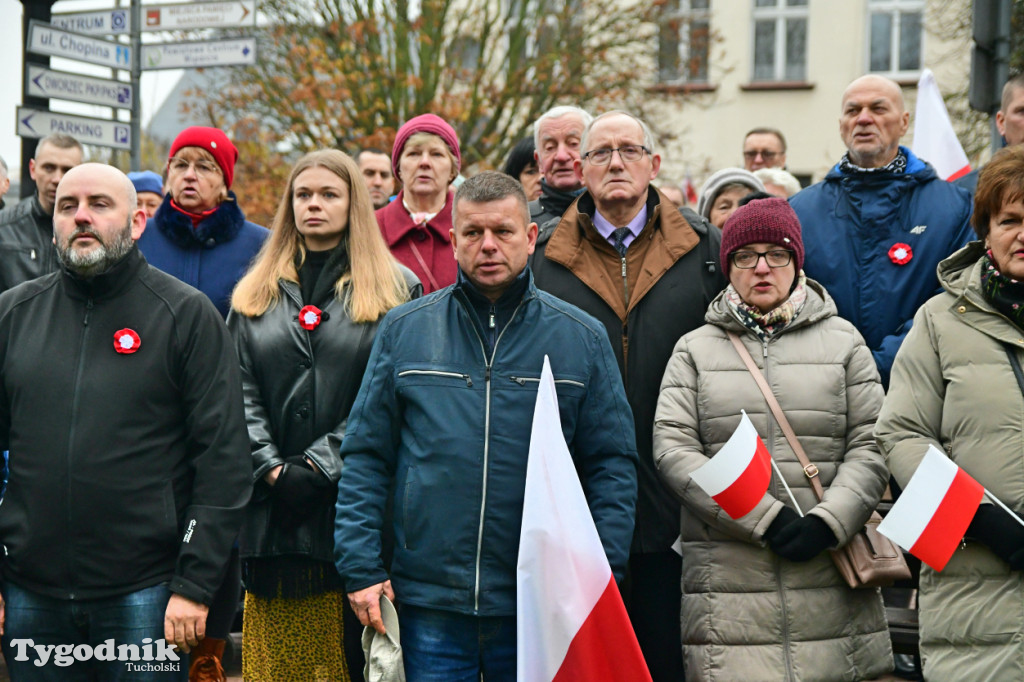 Święto Niepodległości w Tucholi. Tłum przemaszerował pod pomnik