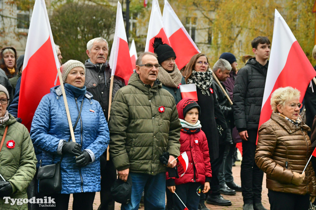 Święto Niepodległości w Tucholi. Tłum przemaszerował pod pomnik