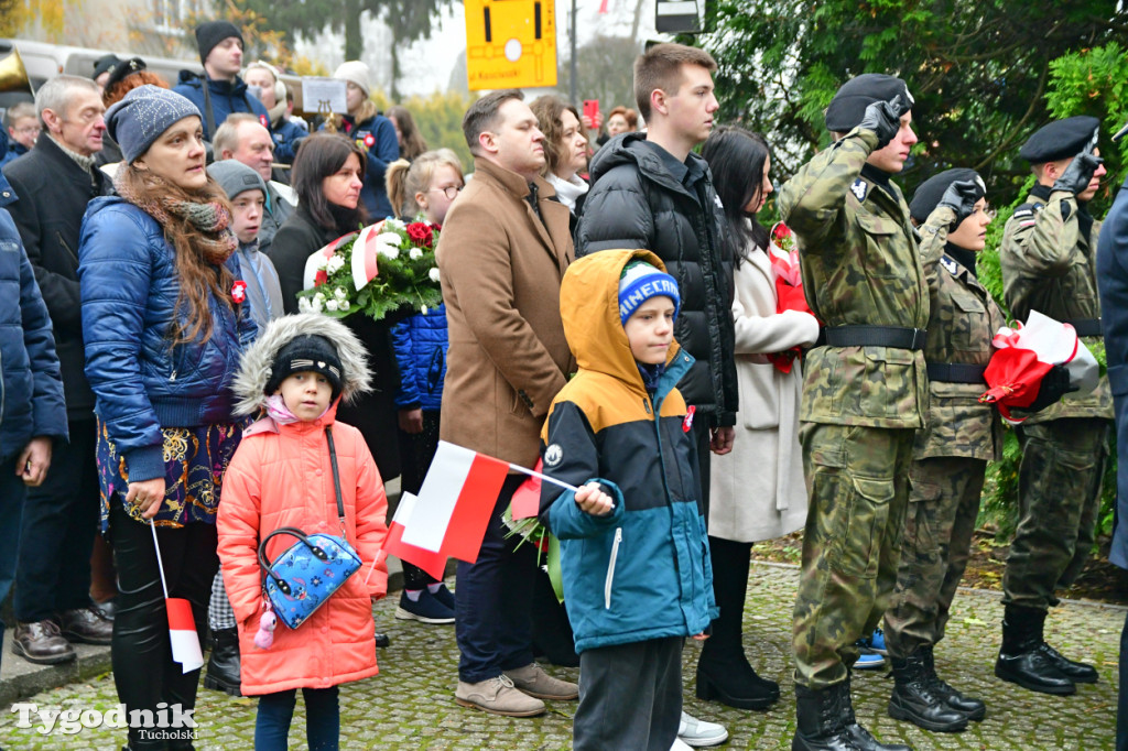 Święto Niepodległości w Tucholi. Tłum przemaszerował pod pomnik