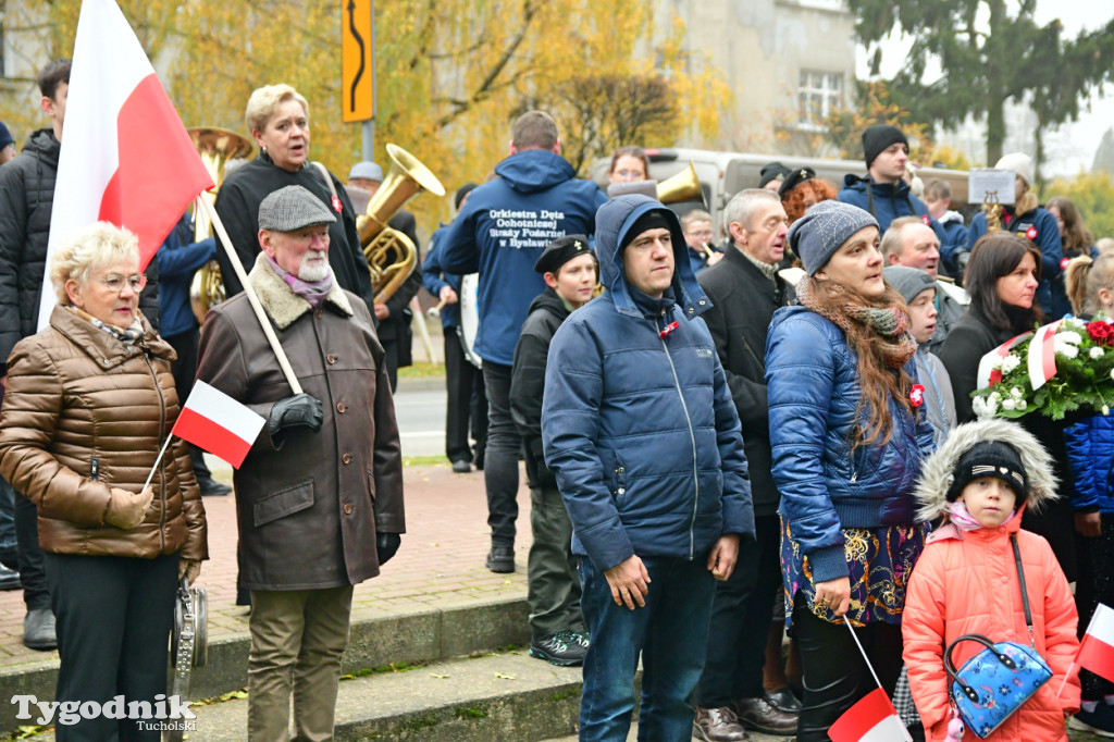 Święto Niepodległości w Tucholi. Tłum przemaszerował pod pomnik