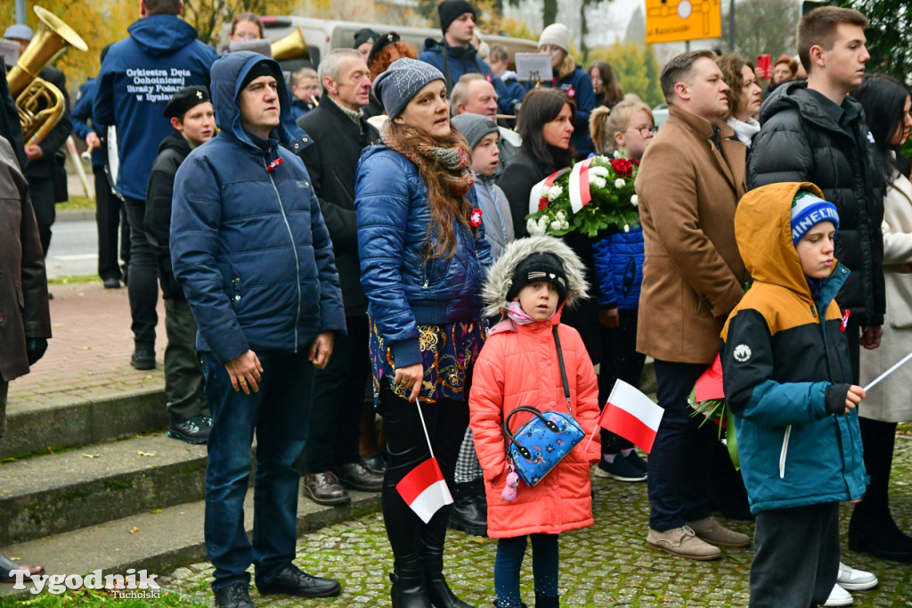 Święto Niepodległości w Tucholi. Tłum przemaszerował pod pomnik