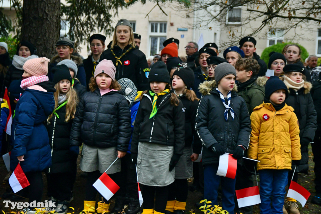 Święto Niepodległości w Tucholi. Tłum przemaszerował pod pomnik