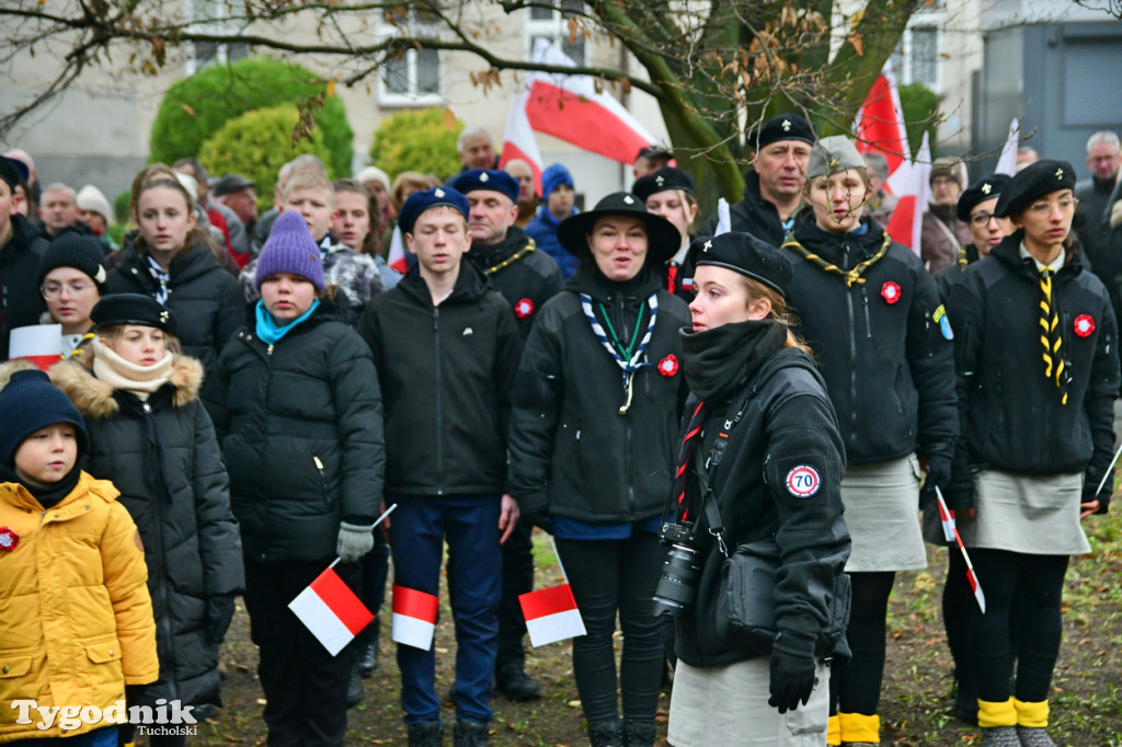 Święto Niepodległości w Tucholi. Tłum przemaszerował pod pomnik