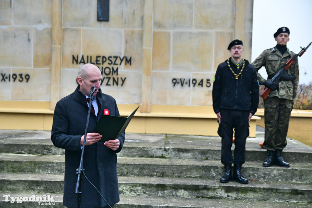 Święto Niepodległości w Tucholi. Tłum przemaszerował pod pomnik