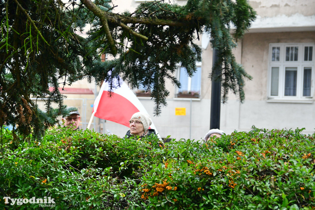 Święto Niepodległości w Tucholi. Tłum przemaszerował pod pomnik