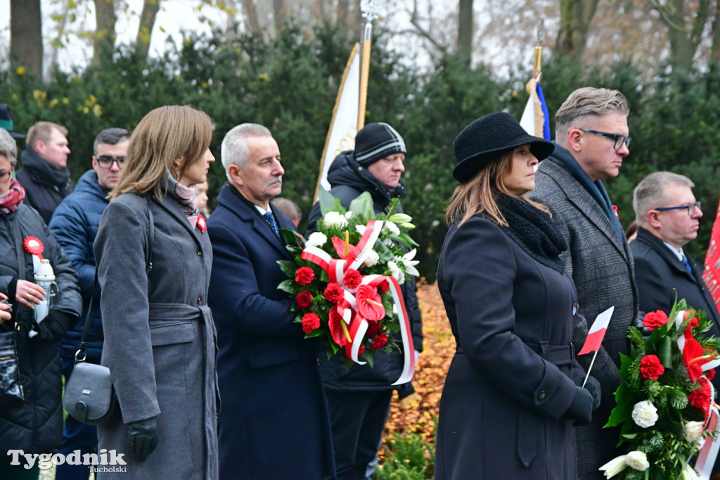 Święto Niepodległości w Tucholi. Tłum przemaszerował pod pomnik