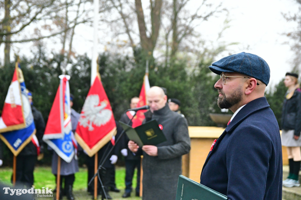 Święto Niepodległości w Tucholi. Tłum przemaszerował pod pomnik