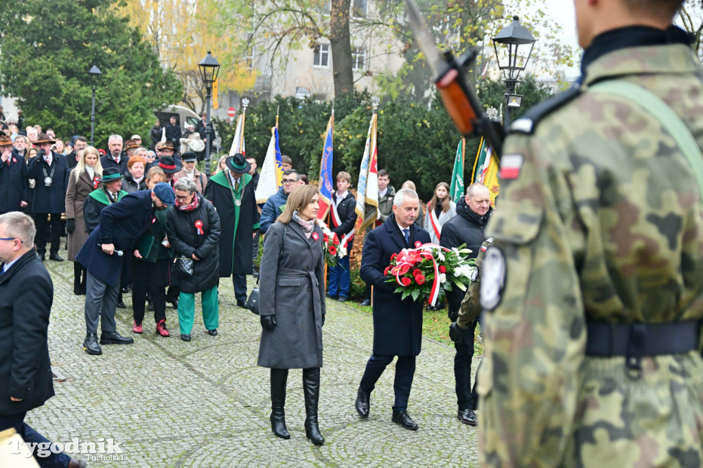 Święto Niepodległości w Tucholi. Tłum przemaszerował pod pomnik