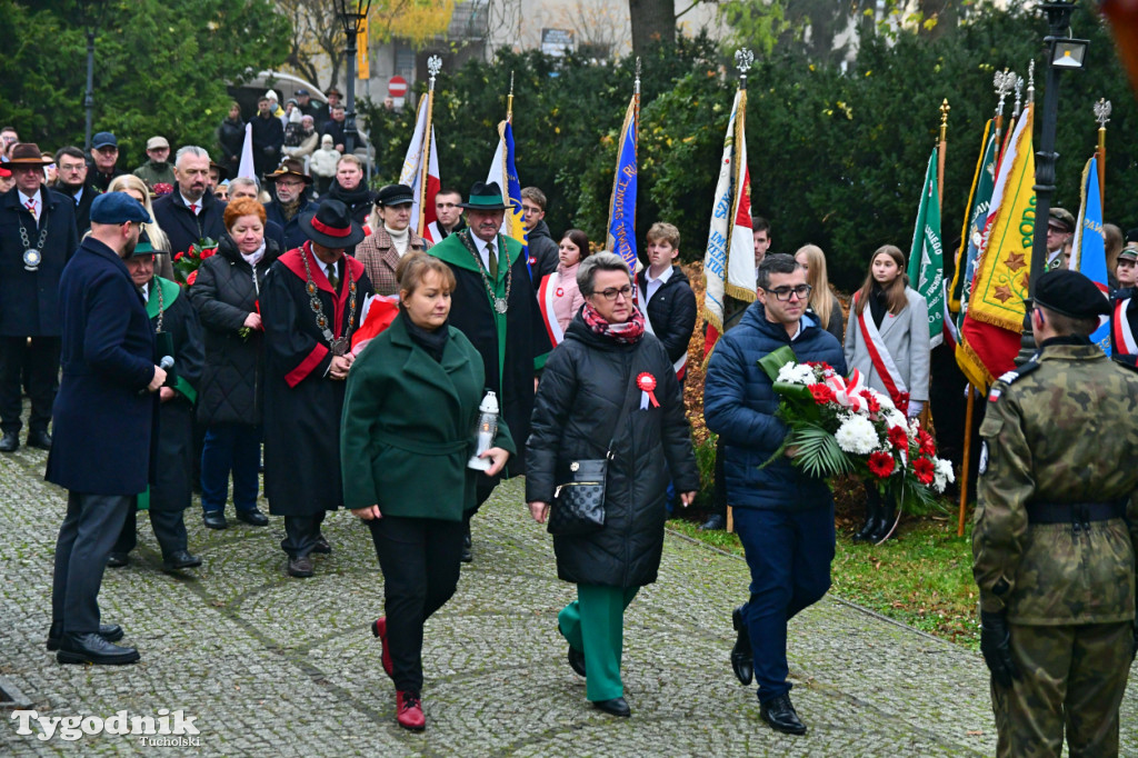 Święto Niepodległości w Tucholi. Tłum przemaszerował pod pomnik