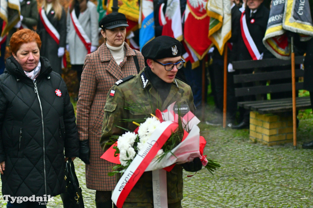 Święto Niepodległości w Tucholi. Tłum przemaszerował pod pomnik