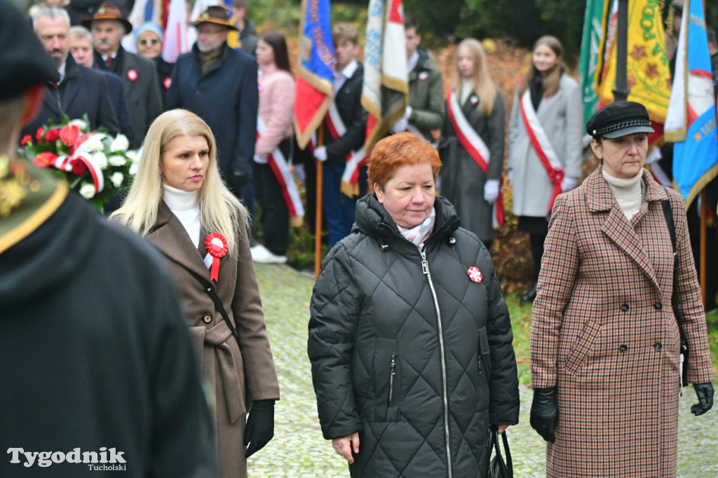 Święto Niepodległości w Tucholi. Tłum przemaszerował pod pomnik