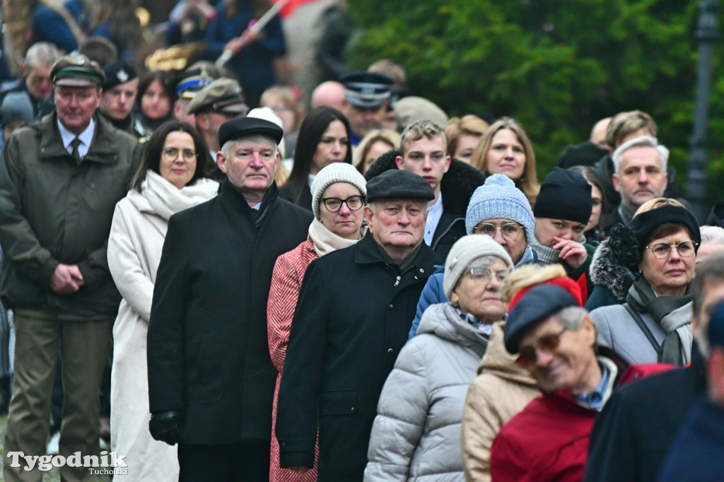 Święto Niepodległości w Tucholi. Tłum przemaszerował pod pomnik