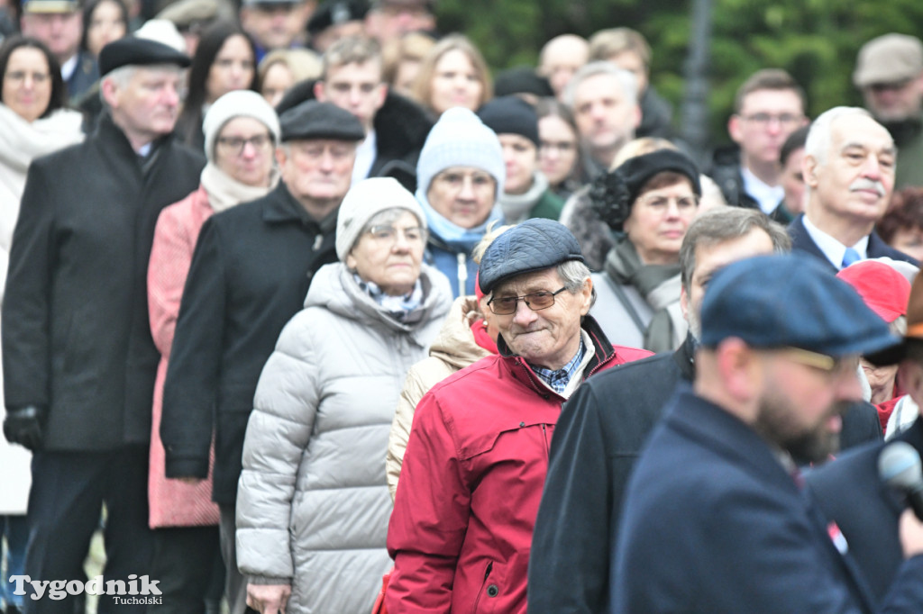 Święto Niepodległości w Tucholi. Tłum przemaszerował pod pomnik