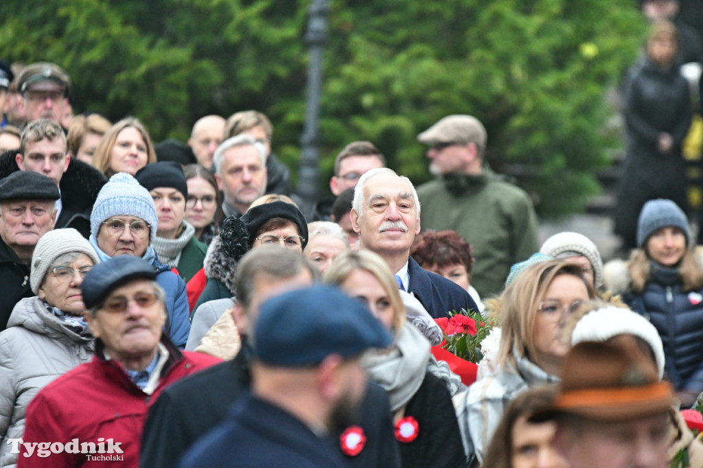 Święto Niepodległości w Tucholi. Tłum przemaszerował pod pomnik