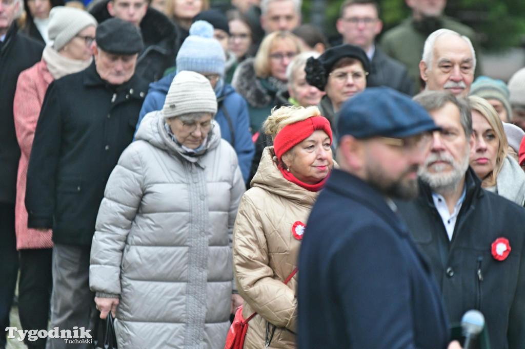 Święto Niepodległości w Tucholi. Tłum przemaszerował pod pomnik