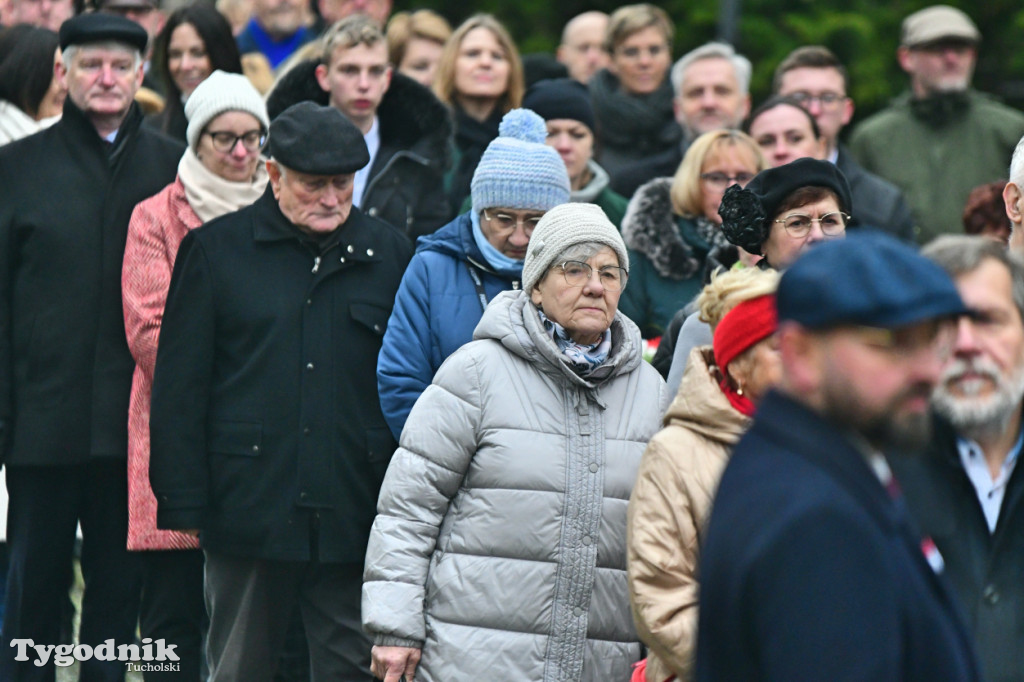 Święto Niepodległości w Tucholi. Tłum przemaszerował pod pomnik