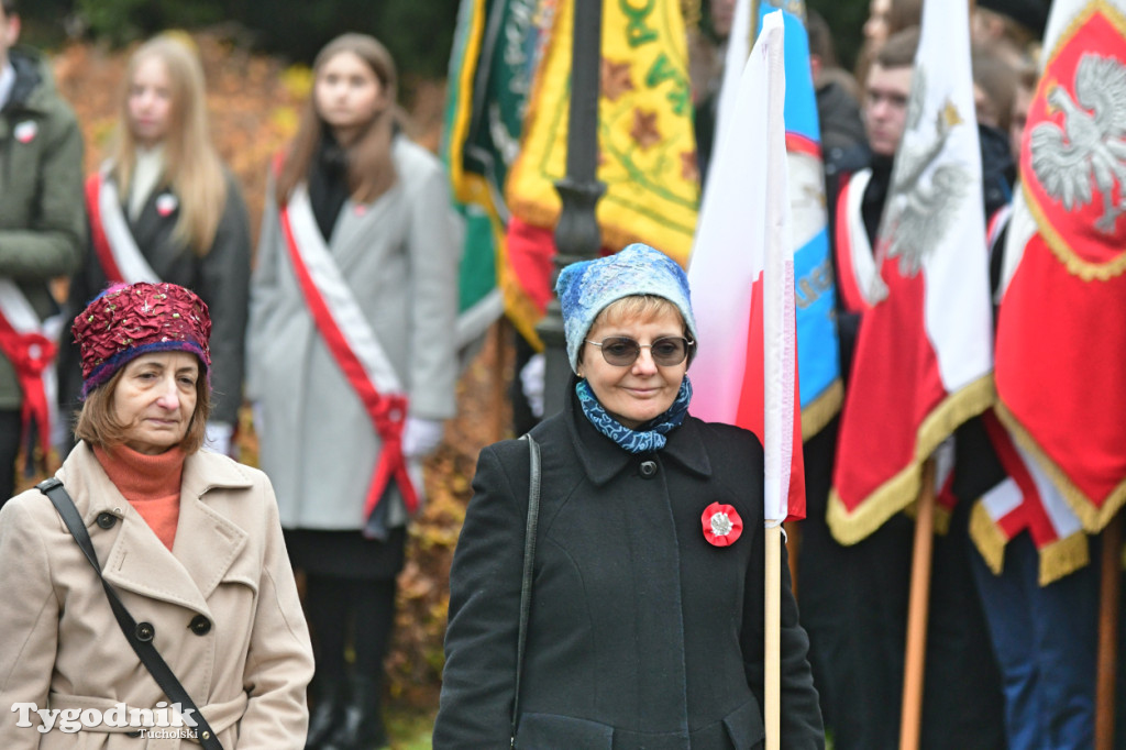 Święto Niepodległości w Tucholi. Tłum przemaszerował pod pomnik