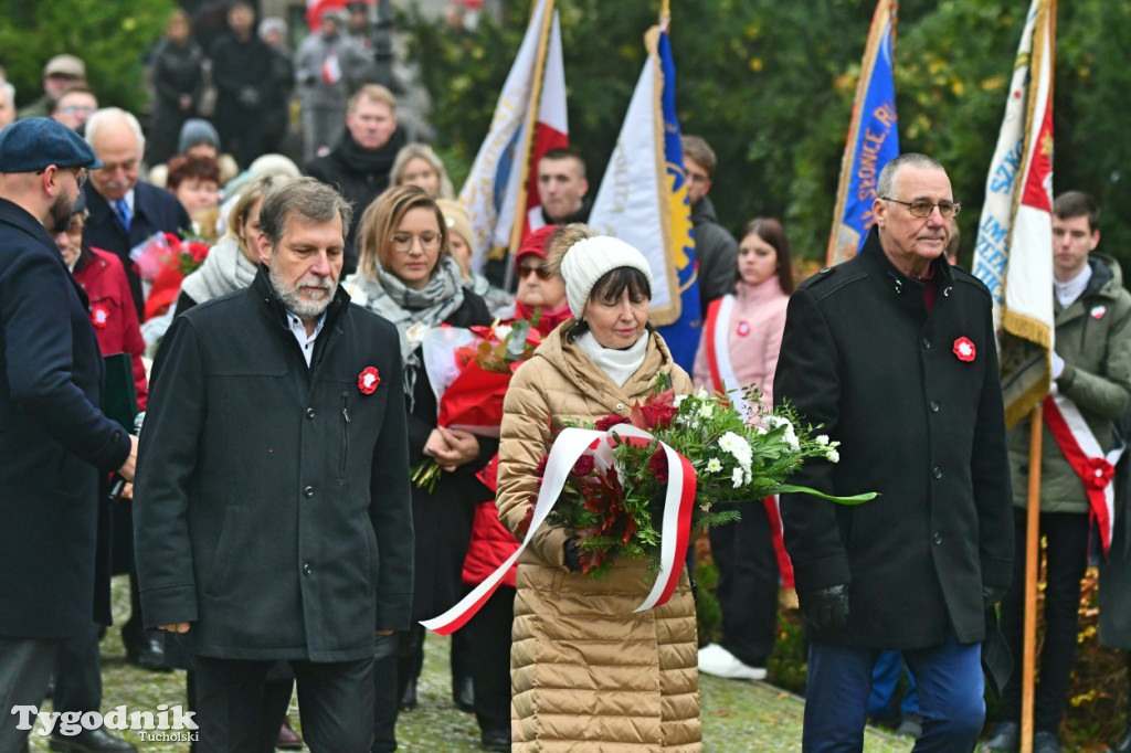 Święto Niepodległości w Tucholi. Tłum przemaszerował pod pomnik