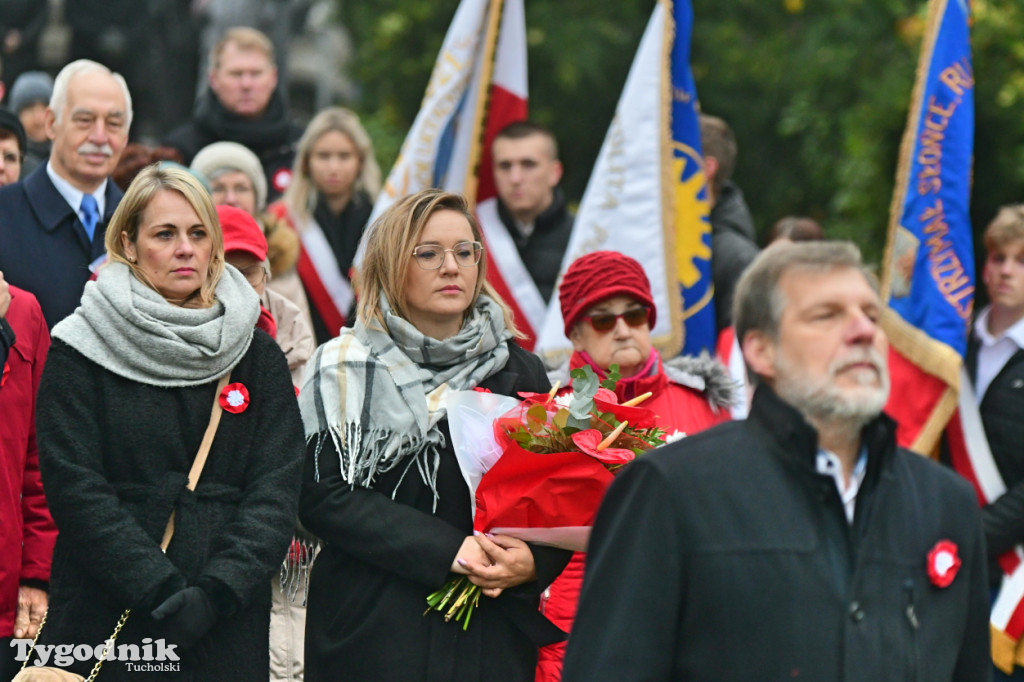 Święto Niepodległości w Tucholi. Tłum przemaszerował pod pomnik