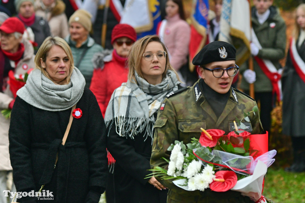 Święto Niepodległości w Tucholi. Tłum przemaszerował pod pomnik