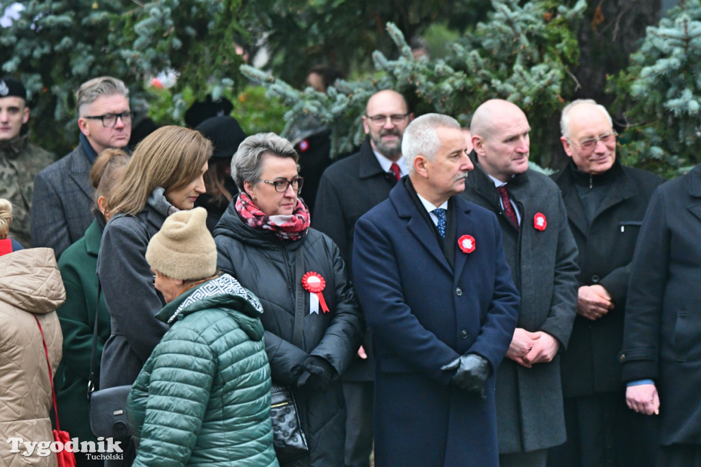 Święto Niepodległości w Tucholi. Tłum przemaszerował pod pomnik