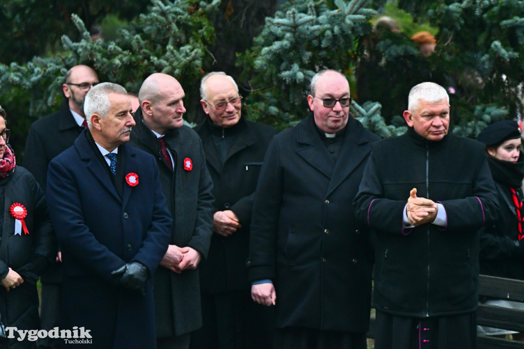 Święto Niepodległości w Tucholi. Tłum przemaszerował pod pomnik