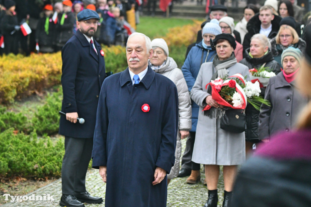 Święto Niepodległości w Tucholi. Tłum przemaszerował pod pomnik