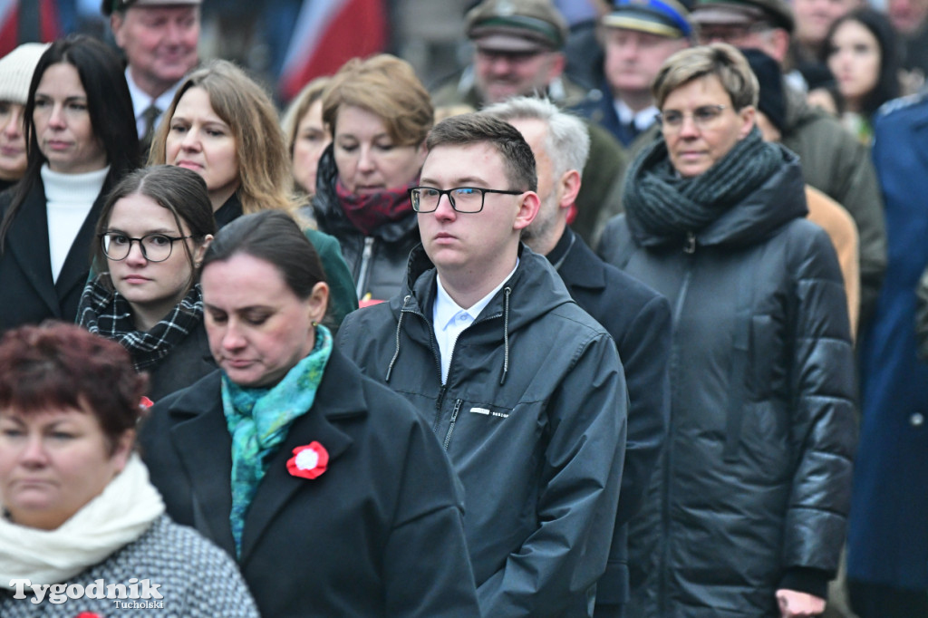 Święto Niepodległości w Tucholi. Tłum przemaszerował pod pomnik