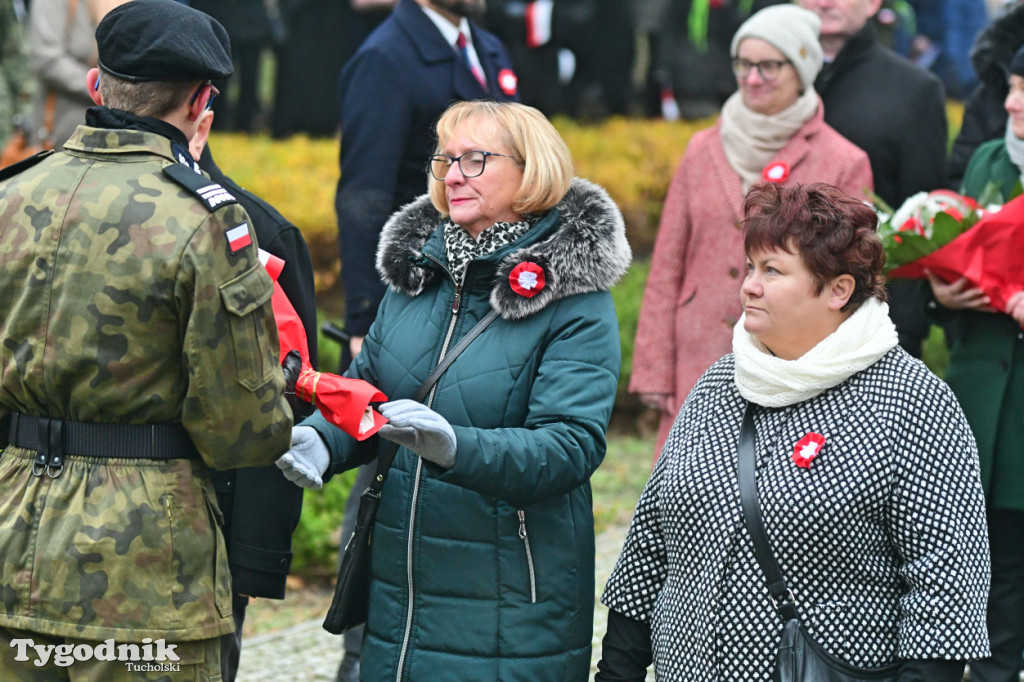 Święto Niepodległości w Tucholi. Tłum przemaszerował pod pomnik