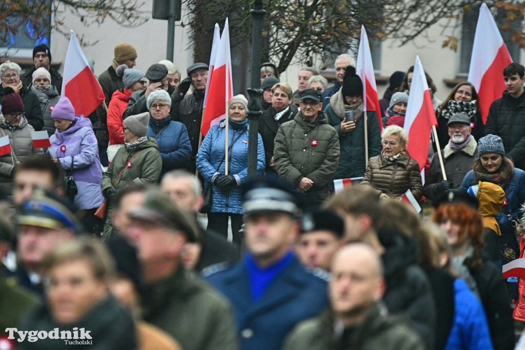 Święto Niepodległości w Tucholi. Tłum przemaszerował pod pomnik