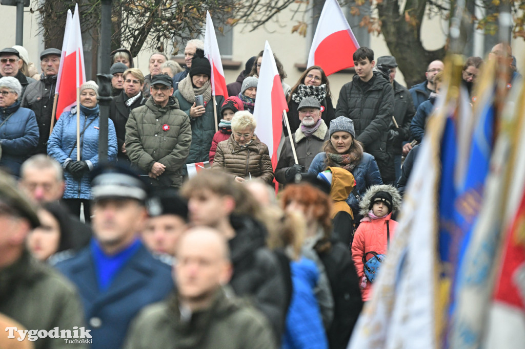 Święto Niepodległości w Tucholi. Tłum przemaszerował pod pomnik