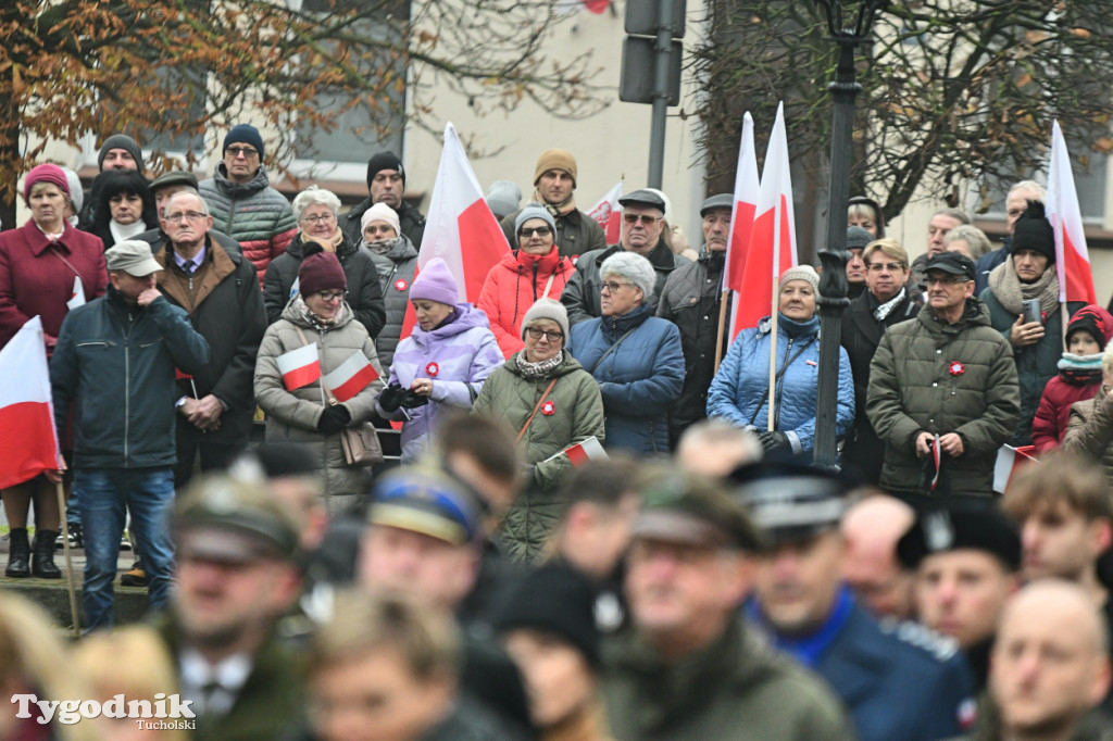 Święto Niepodległości w Tucholi. Tłum przemaszerował pod pomnik