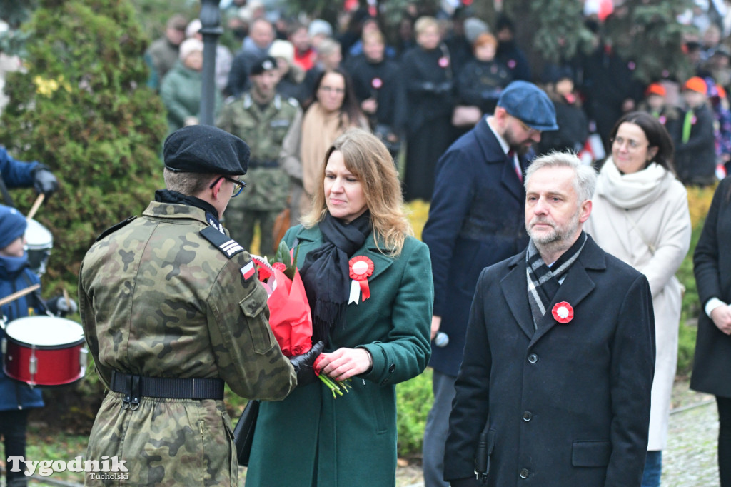 Święto Niepodległości w Tucholi. Tłum przemaszerował pod pomnik