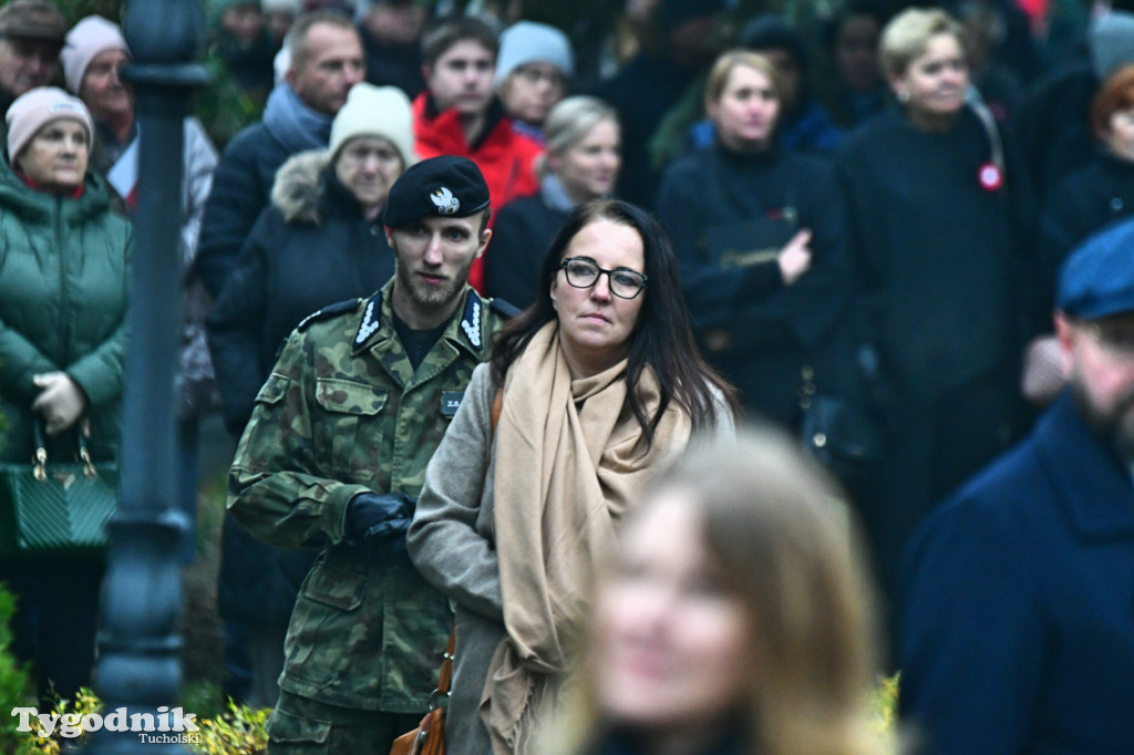 Święto Niepodległości w Tucholi. Tłum przemaszerował pod pomnik