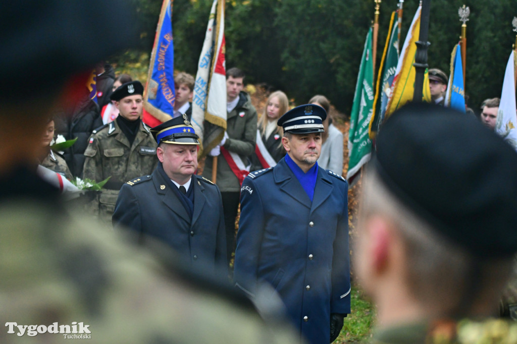 Święto Niepodległości w Tucholi. Tłum przemaszerował pod pomnik