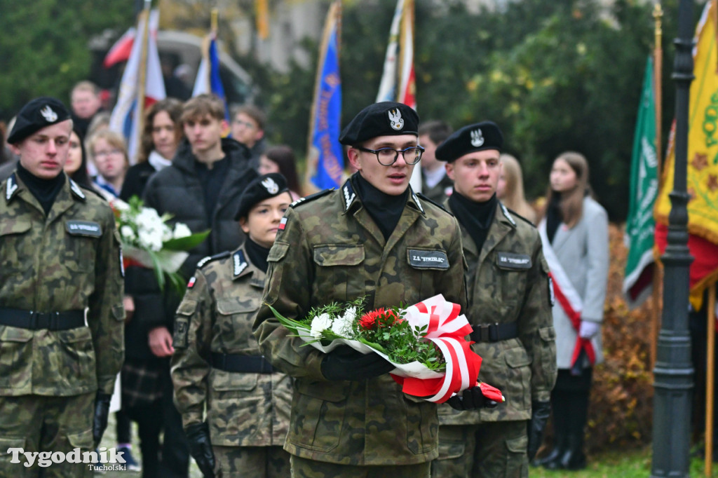 Święto Niepodległości w Tucholi. Tłum przemaszerował pod pomnik