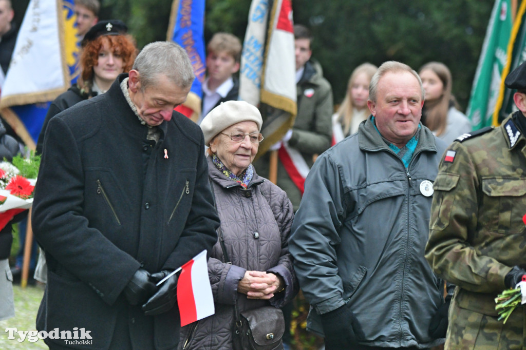 Święto Niepodległości w Tucholi. Tłum przemaszerował pod pomnik