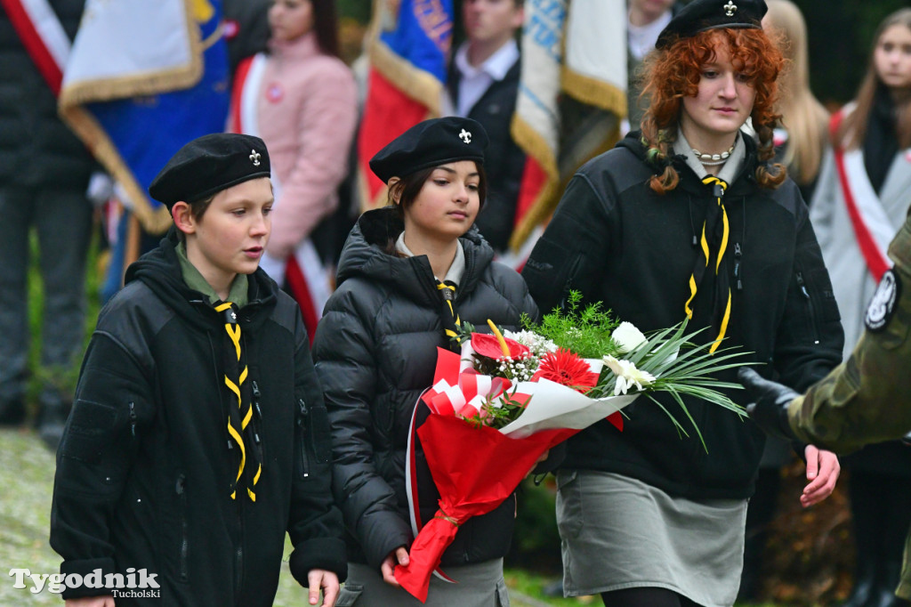 Święto Niepodległości w Tucholi. Tłum przemaszerował pod pomnik