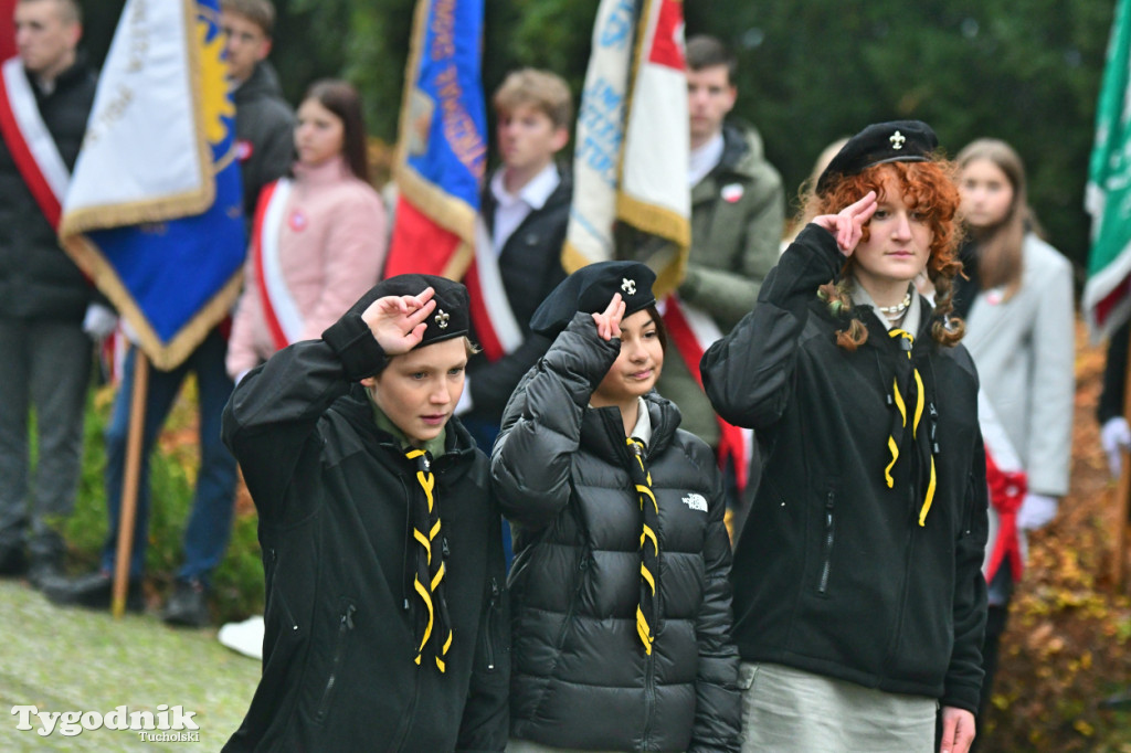 Święto Niepodległości w Tucholi. Tłum przemaszerował pod pomnik