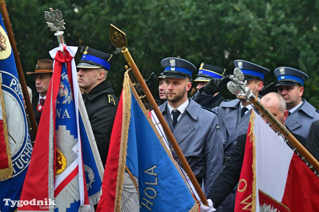 Święto Niepodległości w Tucholi. Tłum przemaszerował pod pomnik