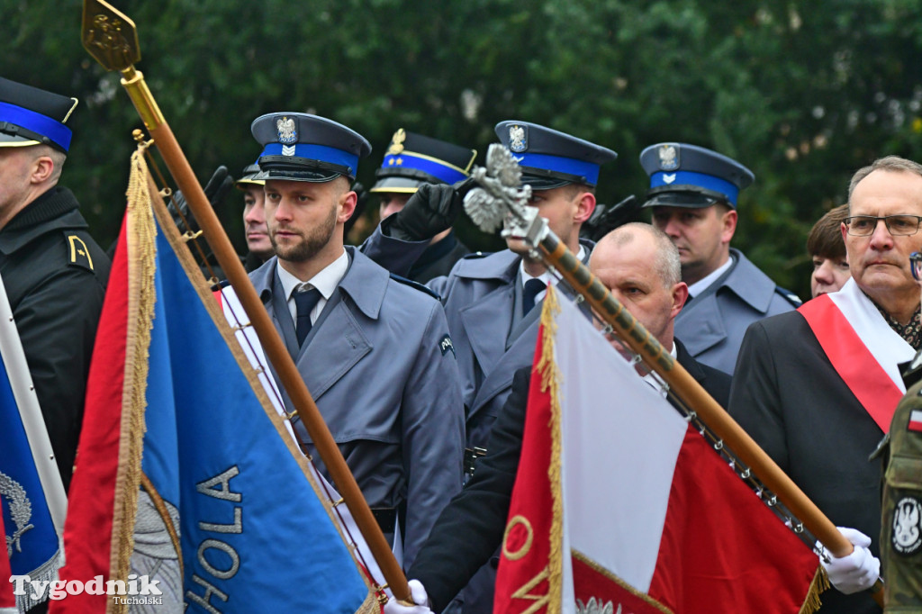 Święto Niepodległości w Tucholi. Tłum przemaszerował pod pomnik