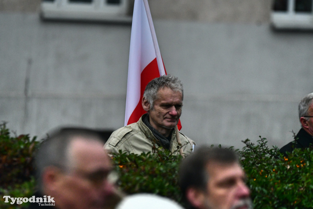 Święto Niepodległości w Tucholi. Tłum przemaszerował pod pomnik