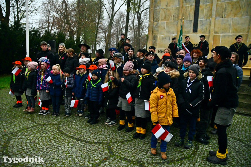 Święto Niepodległości w Tucholi. Tłum przemaszerował pod pomnik