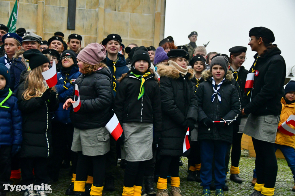 Święto Niepodległości w Tucholi. Tłum przemaszerował pod pomnik