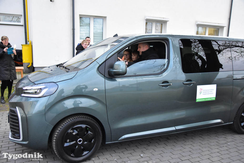 Nowe auto na wyposażeniu Placówek Opiekuńczo - Wychowawczych z Gostycyna i Żalna. Gdzie placówki zaplanowały swój wspólny wyjazd?