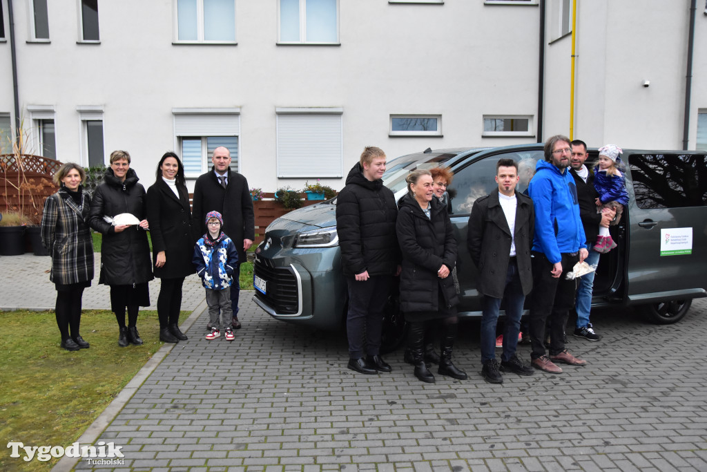 Nowe auto na wyposażeniu Placówek Opiekuńczo - Wychowawczych z Gostycyna i Żalna. Gdzie placówki zaplanowały swój wspólny wyjazd?