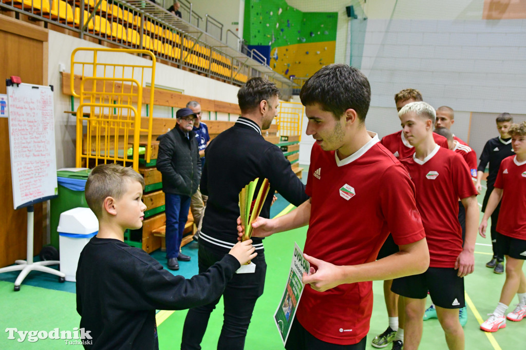 Tuchola. Turniej piłki nożnej halowej dla Natalki Krajny