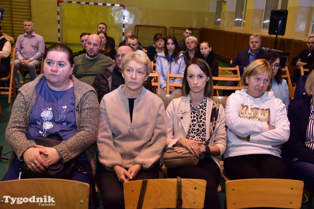 Zebrania odnośnie likwidacji szkół w Kiełpinie i Stobnie